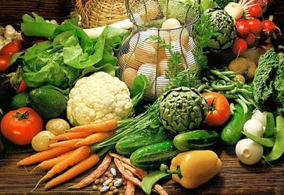 無公害蔬菜受歡迎?他從城里回來種蔬菜,已成當地致富帶頭人_駱朝鼎